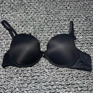 Skims “Fits Everybody Push Up T-Shirt Bra”